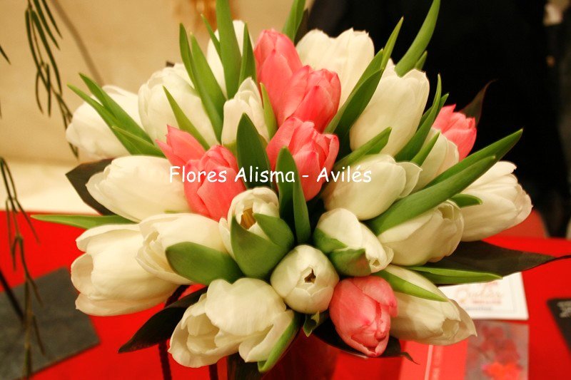 Ramo de novia Bouquet de tulipanes flores alisma