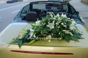 Decoración de coche de novia