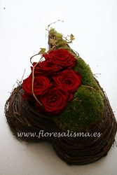 Corazón con rosas rojas 