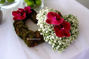 Corazones. Decoración de Flores Alisma para boda