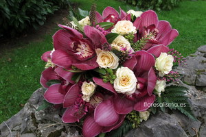 Ramo de novia.  Flores Alisma - Avilés - Bouquet de cymbidium y rosas