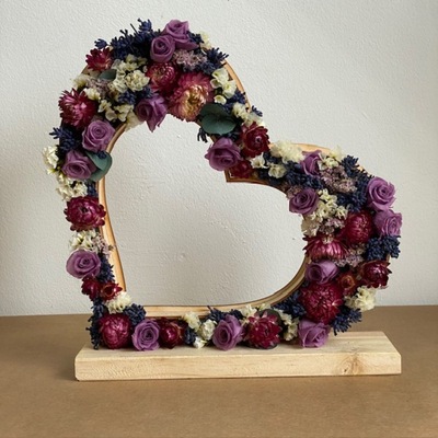 corazon de madera en tonos lavanda
