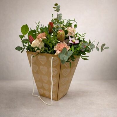 ramo-romantico-en-bolsa-de-corazones