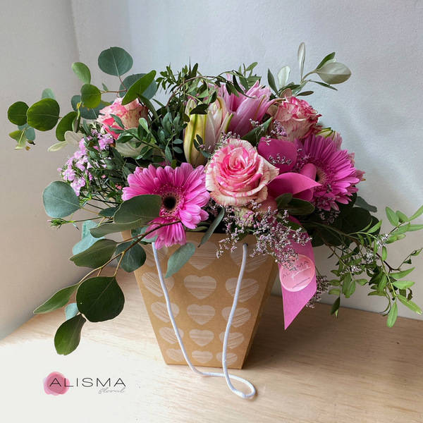 Ramo de flores primaveral en bolsa