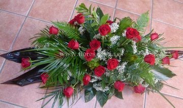 Centro mortuorio de 24 rosas 
